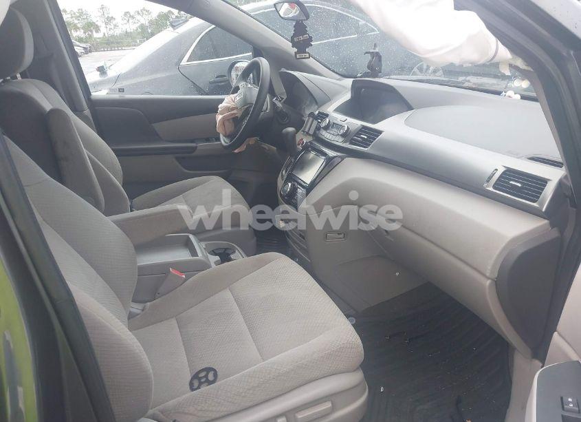 Photo 5 of 2017 Honda Odyssey SE (VIN 5FNRL5H3XHB026595)