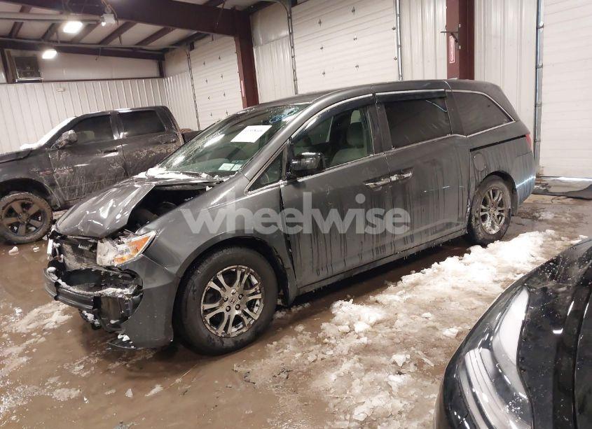 Photo 2 of 2013 Honda Odyssey EX (VIN 5FNRL5H40DB008772)