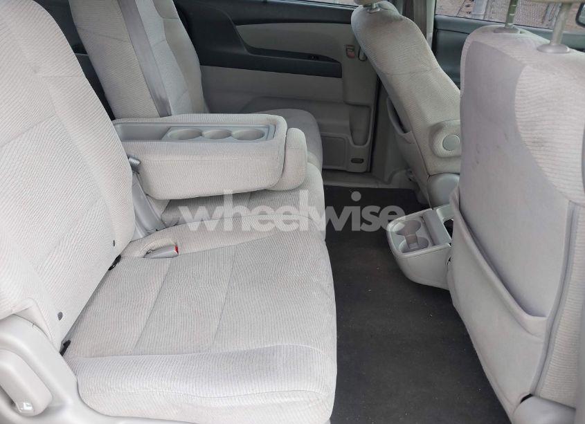 Photo 8 of 2011 Honda Odyssey EX (VIN 5FNRL5H41BB025657)