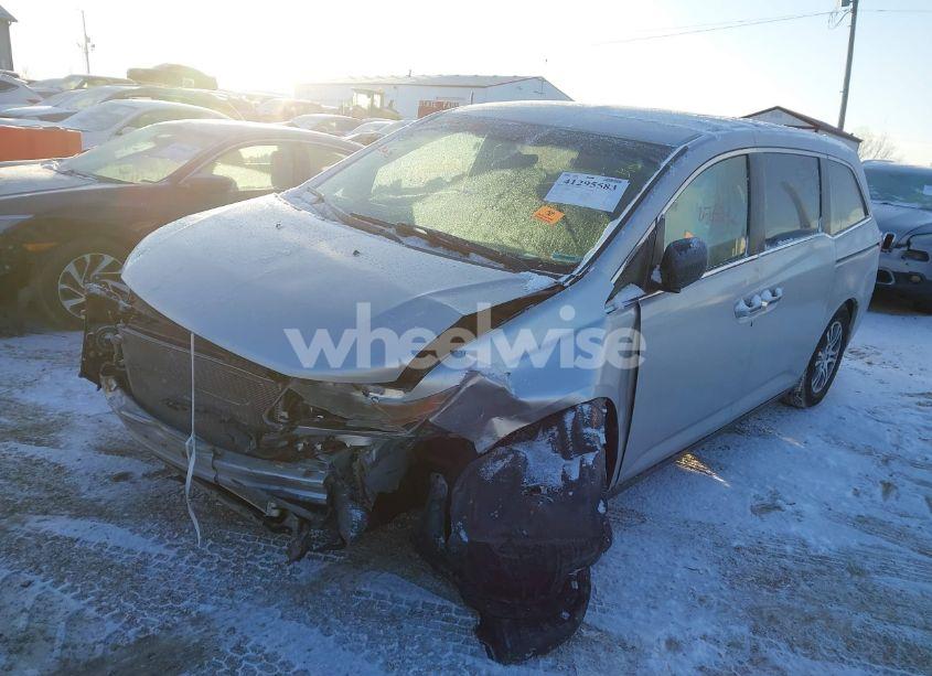Photo 2 of 2013 Honda Odyssey EX (VIN 5FNRL5H42DB079438)