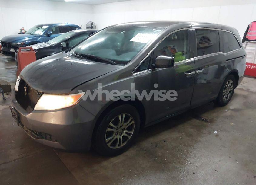 Photo 2 of 2013 Honda Odyssey EX (VIN 5FNRL5H43DB038641)