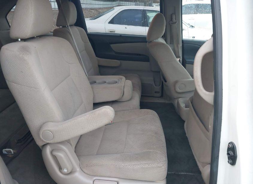 Photo 8 of 2016 Honda Odyssey EX (VIN 5FNRL5H43GB156113)