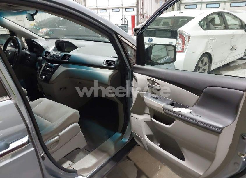 Photo 5 of 2011 Honda Odyssey EX (VIN 5FNRL5H44BB051539)