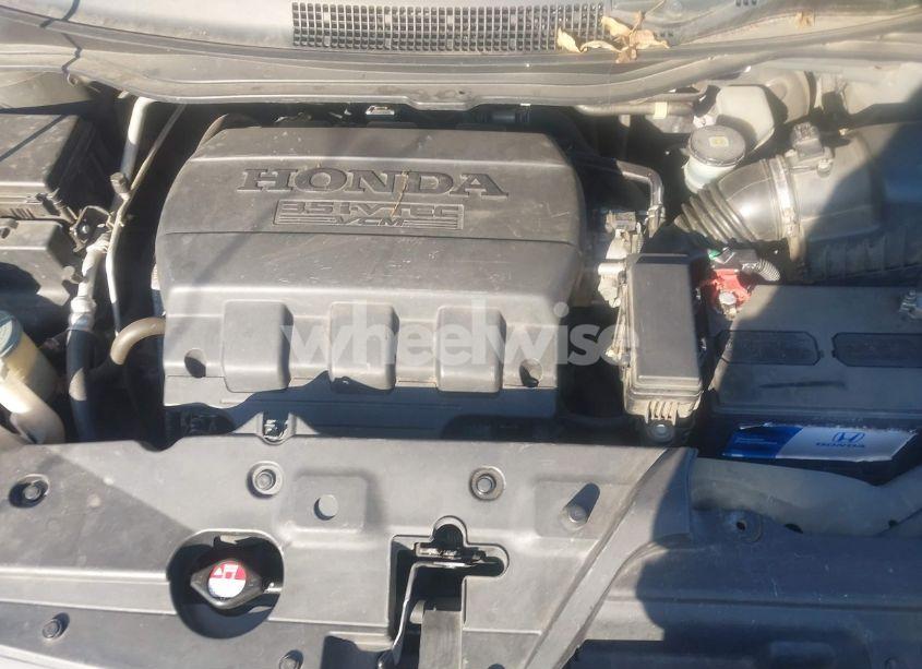 Photo 10 of 2011 Honda Odyssey EX (VIN 5FNRL5H44BB101274)