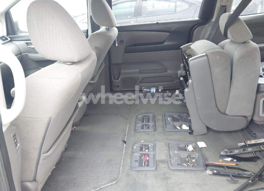 Photo 8 of 2016 Honda Odyssey EX (VIN 5FNRL5H46GB131383)