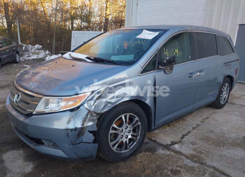 Photo 2 of 2013 Honda Odyssey EX (VIN 5FNRL5H47DB075627)
