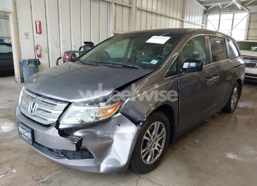 Photo 2 of 2011 Honda Odyssey EX (VIN 5FNRL5H48BB081871)