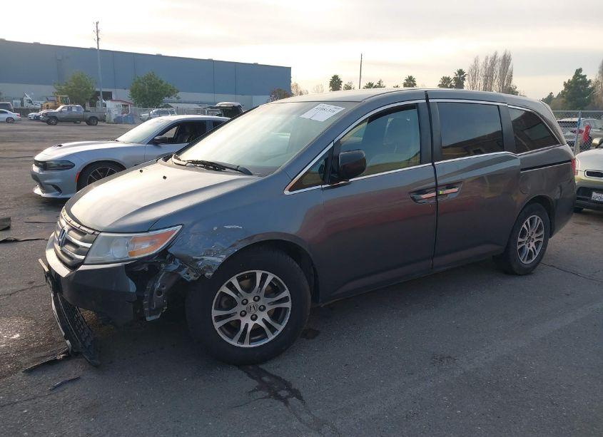 Photo 2 of 2013 Honda Odyssey EX (VIN 5FNRL5H49DB027532)