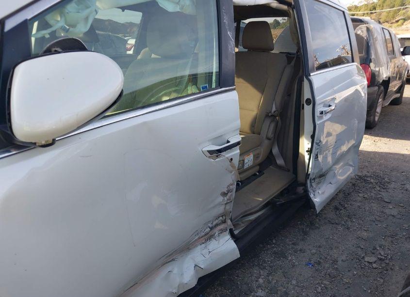 Photo 6 of 2014 Honda Odyssey EX (VIN 5FNRL5H49EB059513)