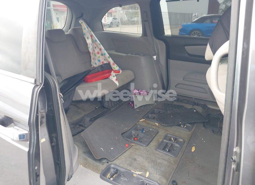 Photo 8 of 2016 Honda Odyssey EX (VIN 5FNRL5H4XGB138143)