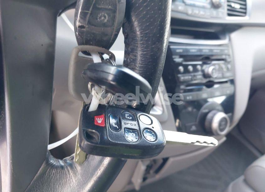 Photo 11 of 2011 Honda Odyssey EX-L (VIN 5FNRL5H60BB021908)