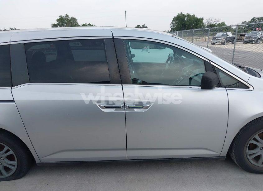 Photo 13 of 2011 Honda Odyssey EX-L (VIN 5FNRL5H60BB071885)