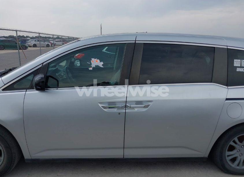 Photo 14 of 2011 Honda Odyssey EX-L (VIN 5FNRL5H60BB071885)