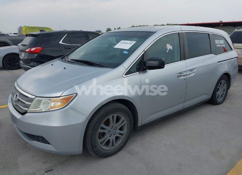 Photo 2 of 2011 Honda Odyssey EX-L (VIN 5FNRL5H60BB071885)