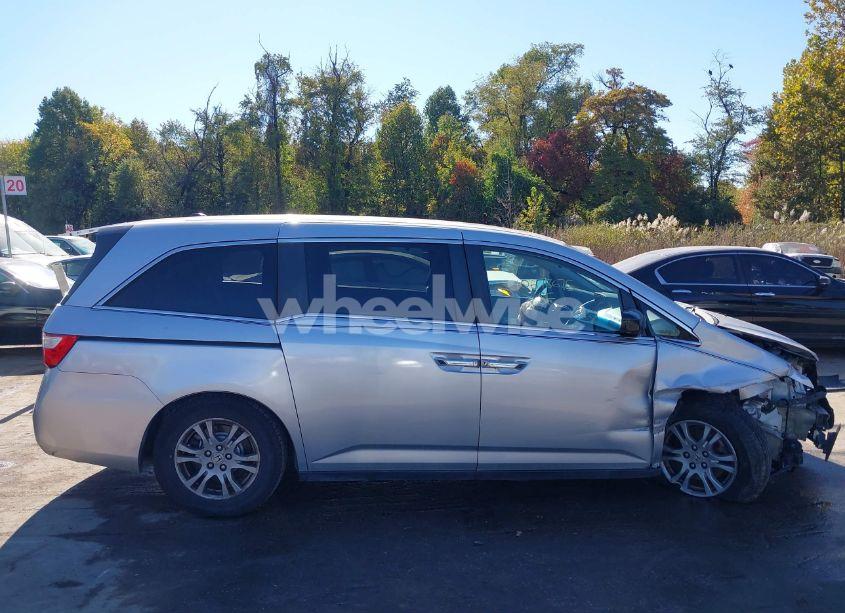 Photo 13 of 2011 Honda Odyssey EX-L (VIN 5FNRL5H60BB091649)