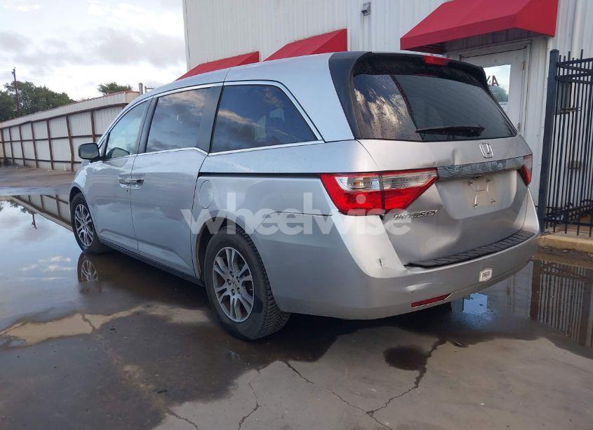 Photo 3 of 2011 Honda Odyssey EX-L (VIN 5FNRL5H60BB098696)