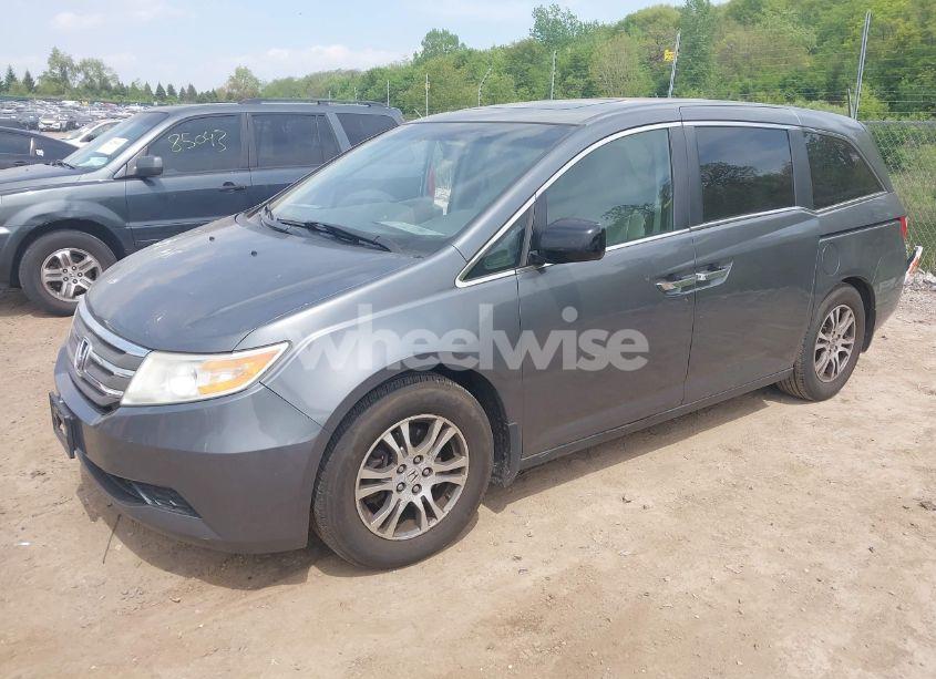 Photo 2 of 2013 Honda Odyssey EX-L (VIN 5FNRL5H60DB023354)