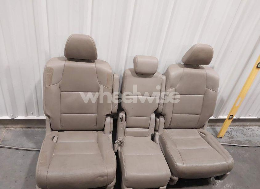 Photo 12 of 2013 Honda Odyssey EX-L (VIN 5FNRL5H60DB040235)