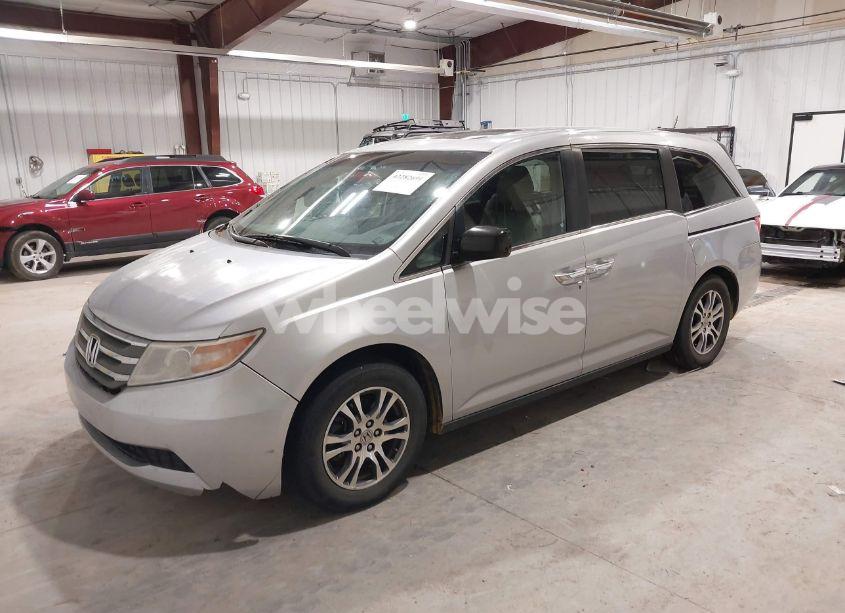 Photo 2 of 2011 Honda Odyssey EX-L (VIN 5FNRL5H61BB041584)