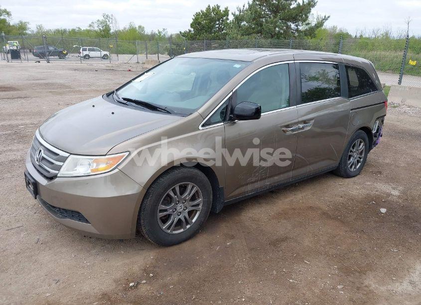 Photo 2 of 2013 Honda Odyssey EX-L (VIN 5FNRL5H61DB043452)
