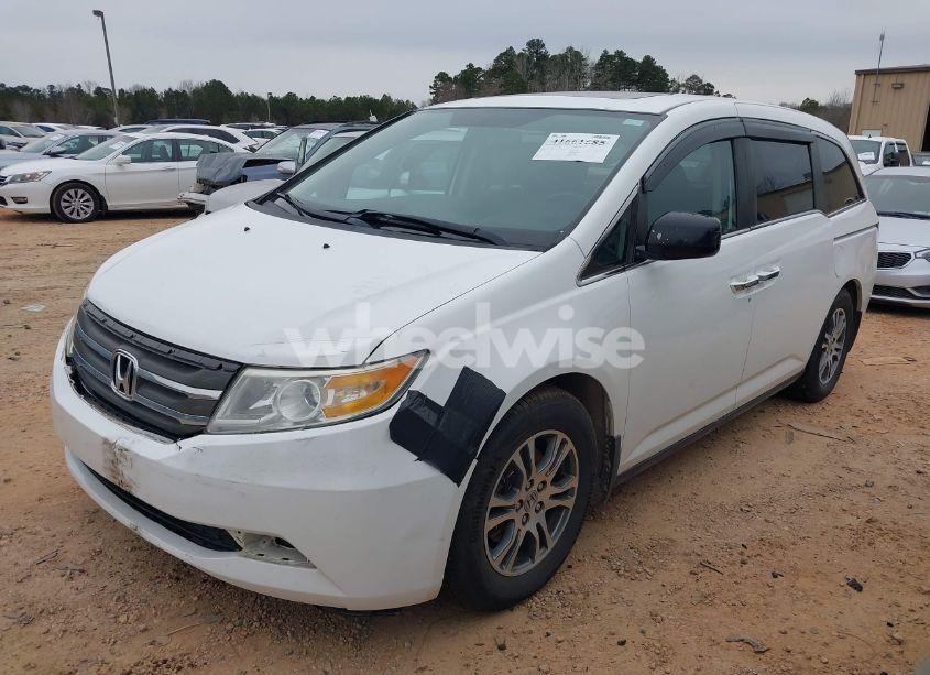 Photo 2 of 2013 Honda Odyssey EX-L (VIN 5FNRL5H61DB046268)