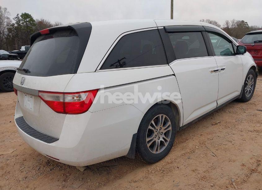 Photo 4 of 2013 Honda Odyssey EX-L (VIN 5FNRL5H61DB046268)