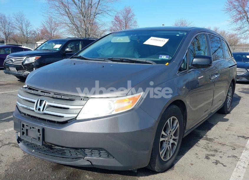 Photo 2 of 2013 Honda Odyssey EX-L (VIN 5FNRL5H61DB070098)