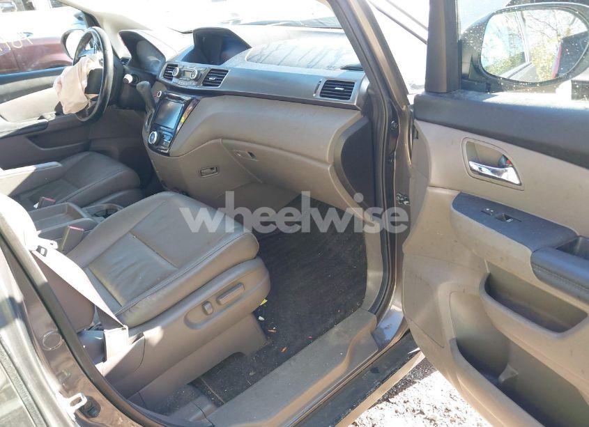 Photo 5 of 2014 Honda Odyssey EX-L (VIN 5FNRL5H61EB032985)