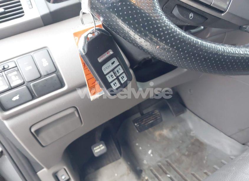 Photo 11 of 2016 Honda Odyssey EX-L (VIN 5FNRL5H61GB095278)