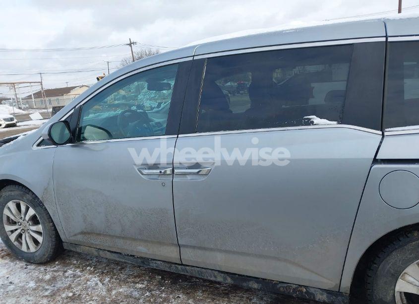 Photo 14 of 2016 Honda Odyssey EX-L (VIN 5FNRL5H61GB095278)