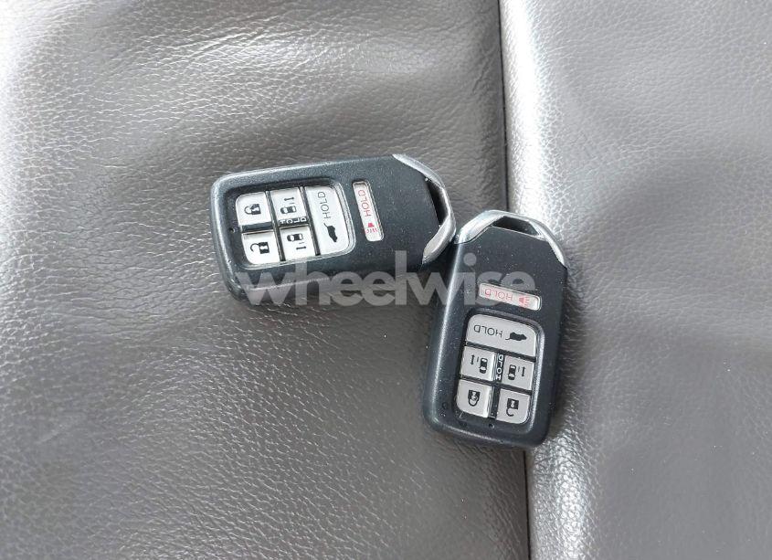 Photo 11 of 2016 Honda Odyssey EX-L (VIN 5FNRL5H61GB165409)