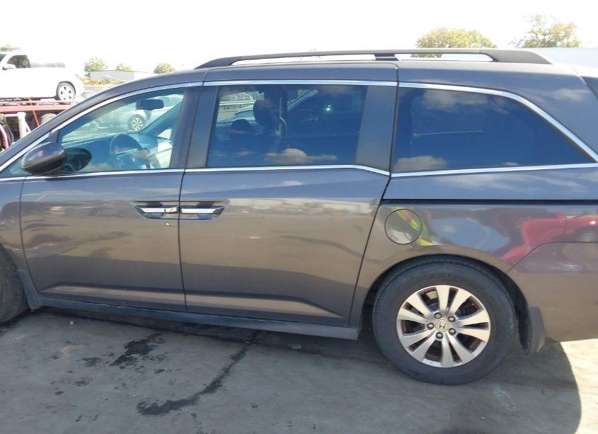 Photo 14 of 2016 Honda Odyssey EX-L (VIN 5FNRL5H61GB166978)