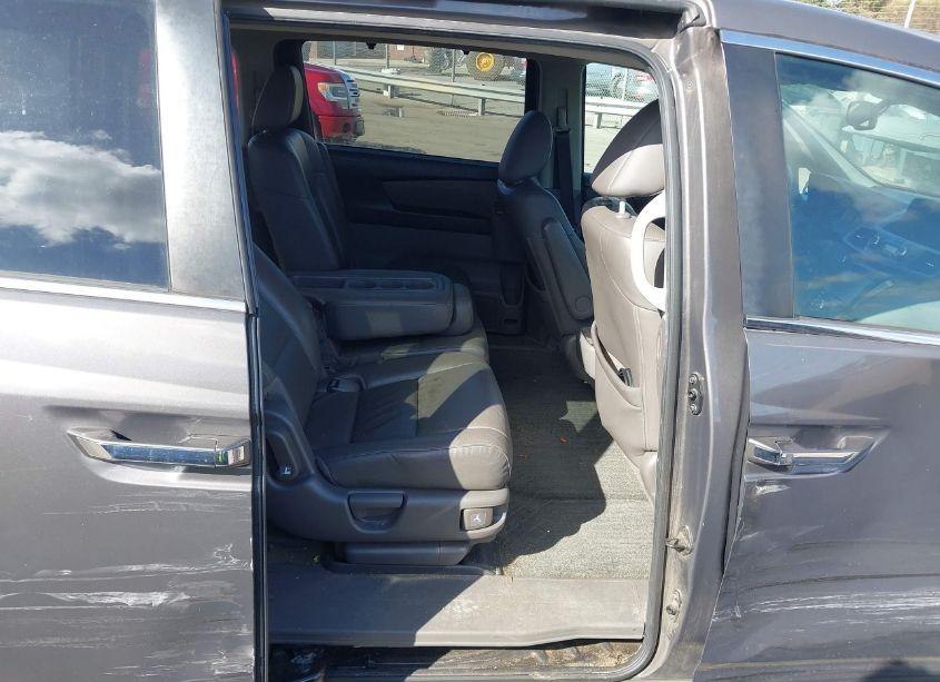 Photo 8 of 2016 Honda Odyssey EX-L (VIN 5FNRL5H61GB166978)