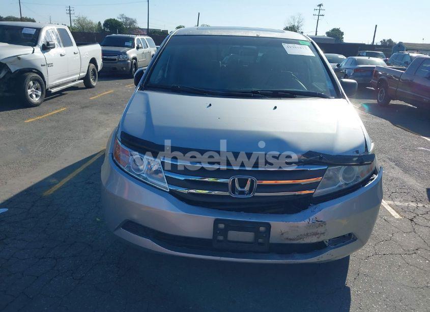 Photo 12 of 2011 Honda Odyssey EX-L (VIN 5FNRL5H62BB010876)