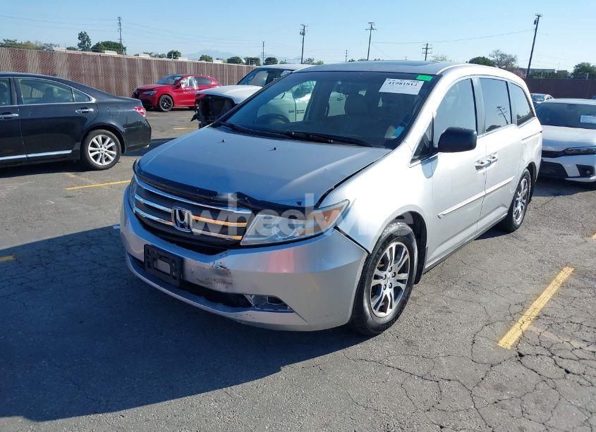 Photo 2 of 2011 Honda Odyssey EX-L (VIN 5FNRL5H62BB010876)