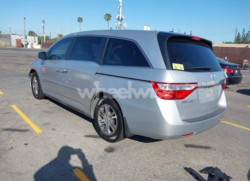 Photo 3 of 2011 Honda Odyssey EX-L (VIN 5FNRL5H62BB010876)
