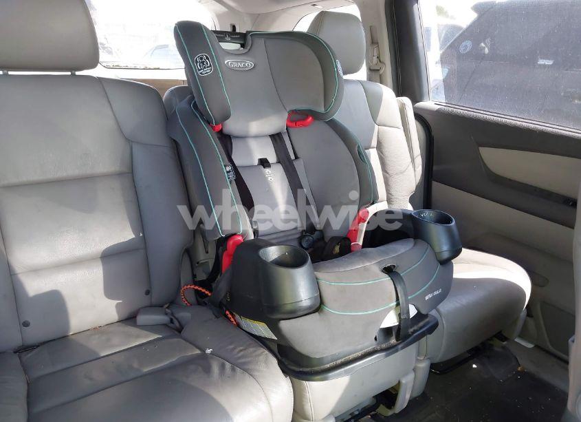 Photo 8 of 2011 Honda Odyssey EX-L (VIN 5FNRL5H62BB071404)