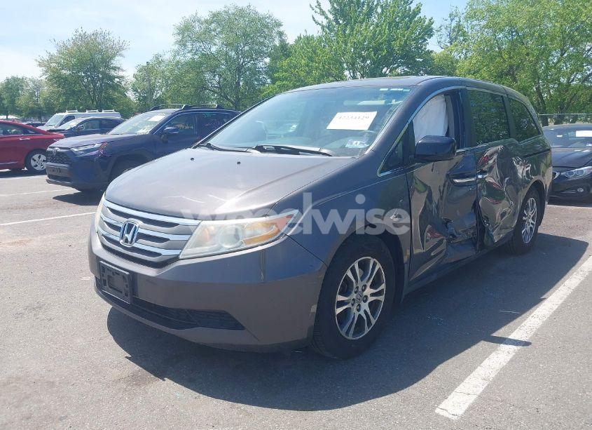 Photo 2 of 2013 Honda Odyssey EX-L (VIN 5FNRL5H62DB007091)