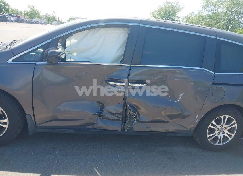 Photo 6 of 2013 Honda Odyssey EX-L (VIN 5FNRL5H62DB007091)