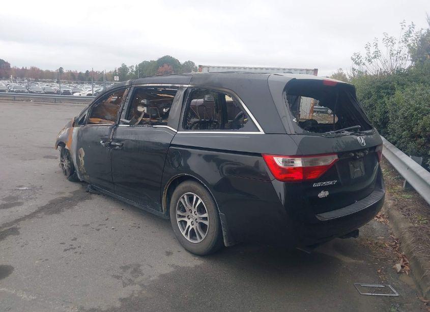 Photo 3 of 2013 Honda Odyssey EX-L (VIN 5FNRL5H62DB013182)