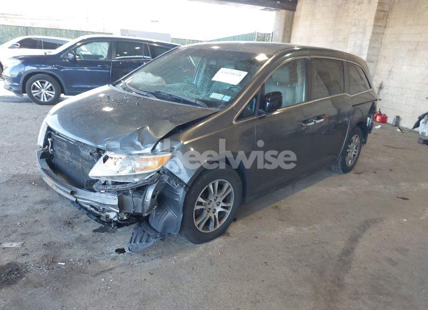 Photo 2 of 2013 Honda Odyssey EX-L (VIN 5FNRL5H62DB015045)