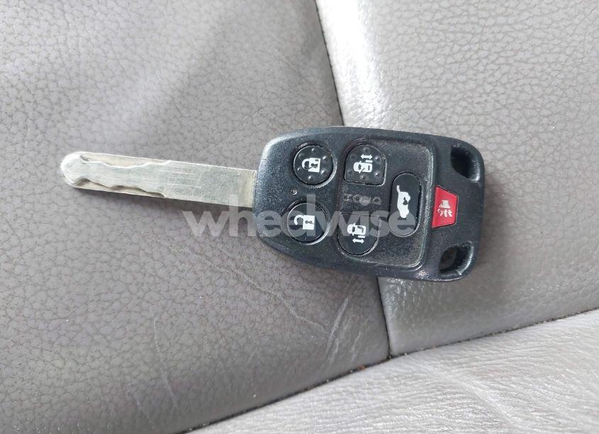 Photo 11 of 2013 Honda Odyssey EX-L (VIN 5FNRL5H62DB024828)