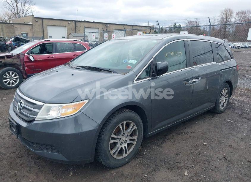 Photo 2 of 2013 Honda Odyssey EX-L (VIN 5FNRL5H62DB024828)