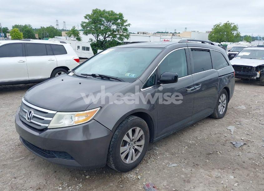 Photo 2 of 2013 Honda Odyssey EX-L (VIN 5FNRL5H62DB033125)