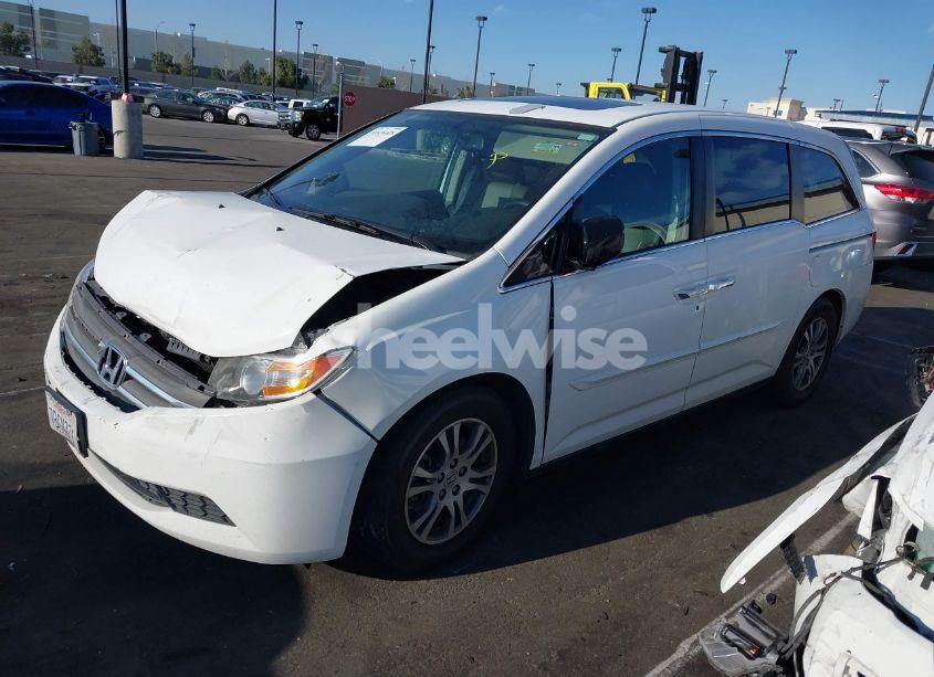 Photo 2 of 2013 Honda Odyssey EX-L (VIN 5FNRL5H62DB055562)