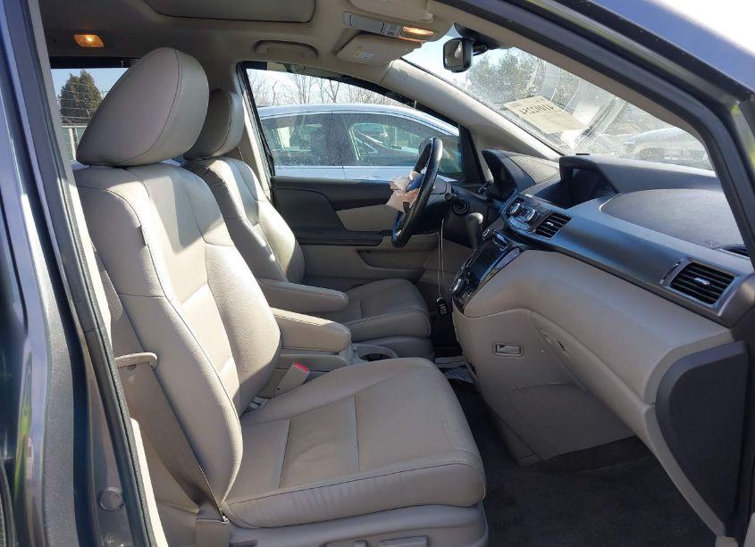 Photo 5 of 2014 Honda Odyssey EX-L (VIN 5FNRL5H62EB101831)