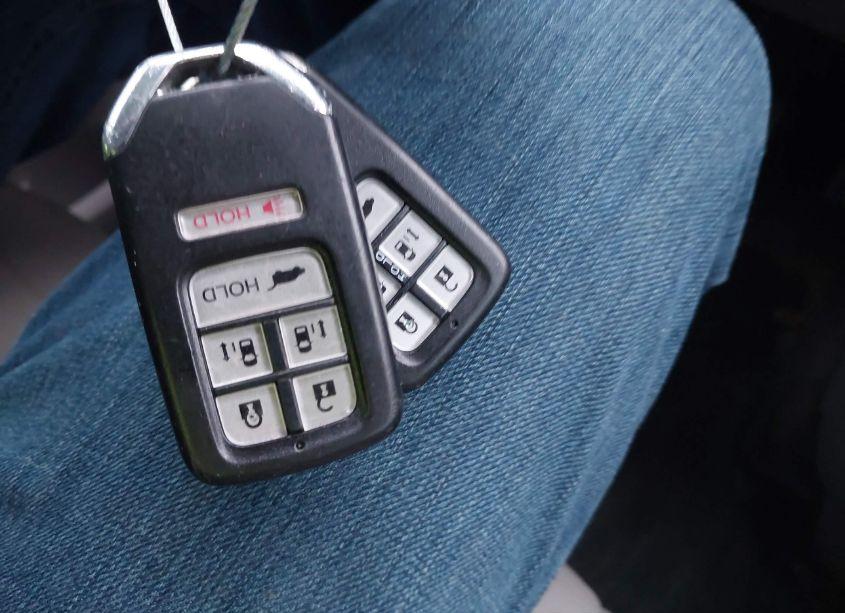 Photo 11 of 2015 Honda Odyssey EX-L (VIN 5FNRL5H62FB057976)