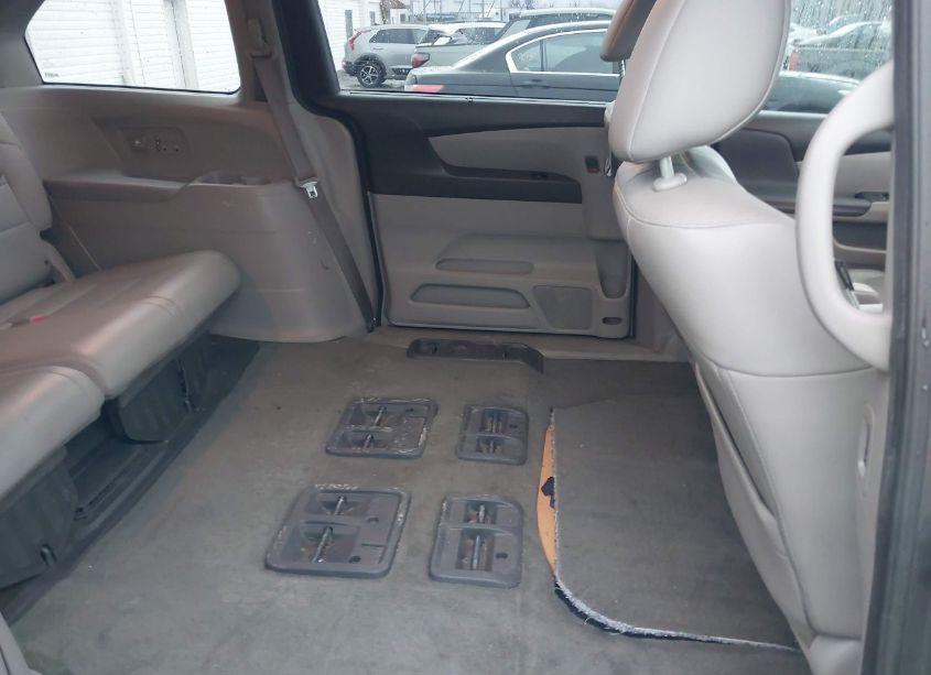 Photo 8 of 2015 Honda Odyssey EX-L (VIN 5FNRL5H62FB057976)