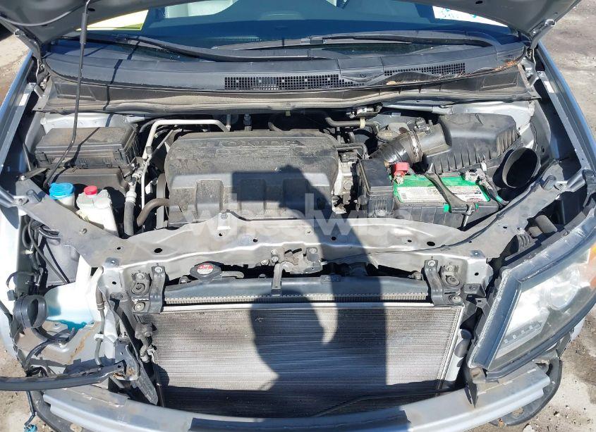 Photo 10 of 2016 Honda Odyssey EX-L (VIN 5FNRL5H62GB097234)