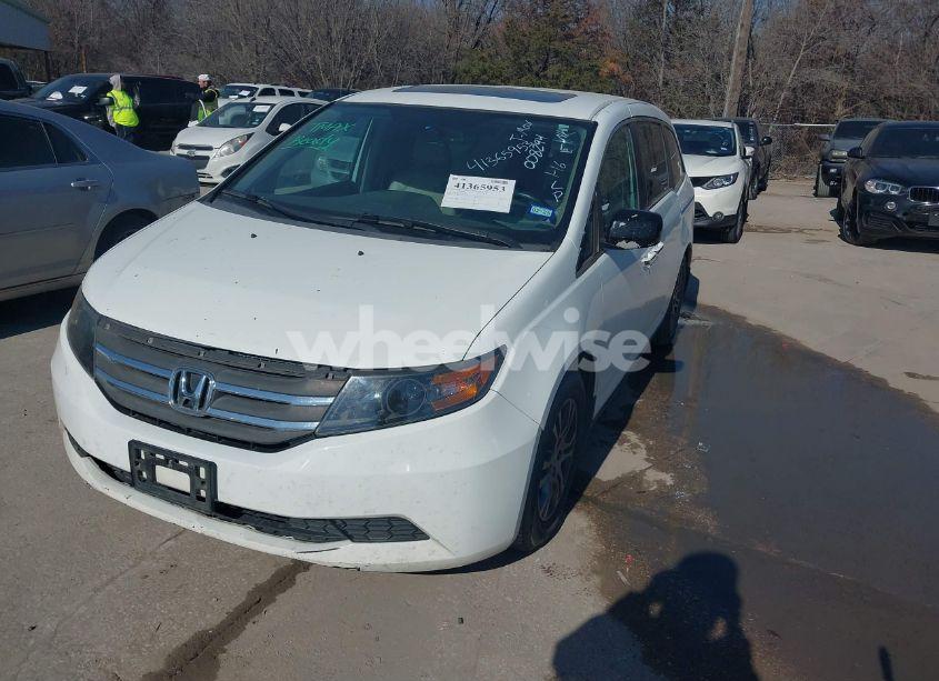 Photo 2 of 2011 Honda Odyssey EX-L (VIN 5FNRL5H63BB008294)